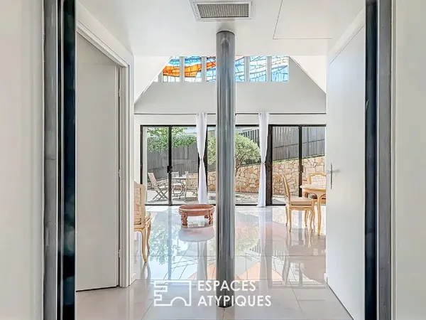 Chapelle désacralisée entièrement réhabilitée en loft 
