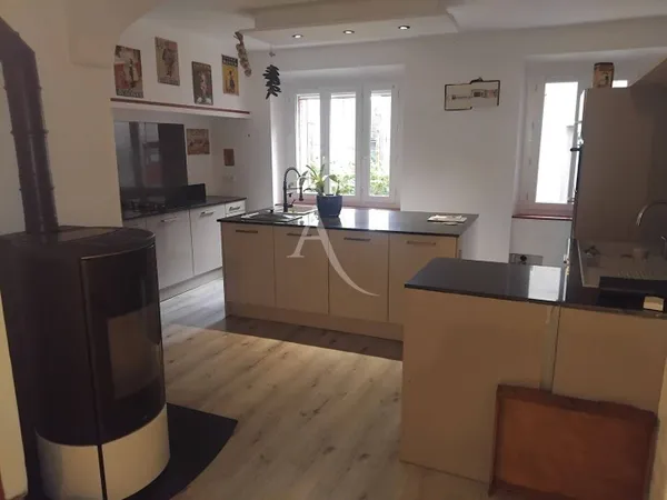 Maison 10 pièces 177 m² 