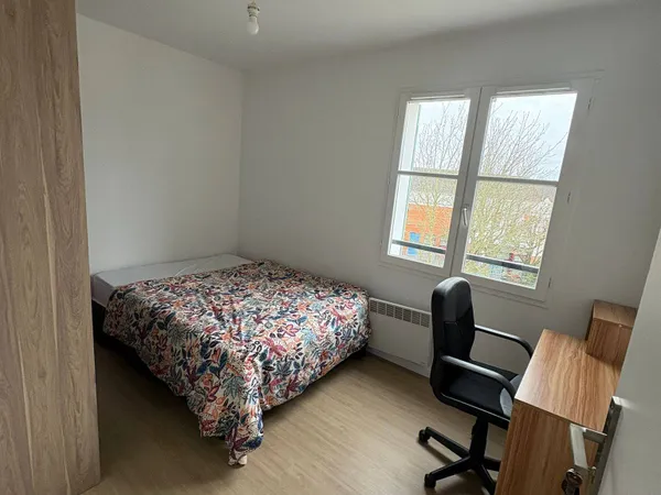 Loue chambre en colocation dans appartement 