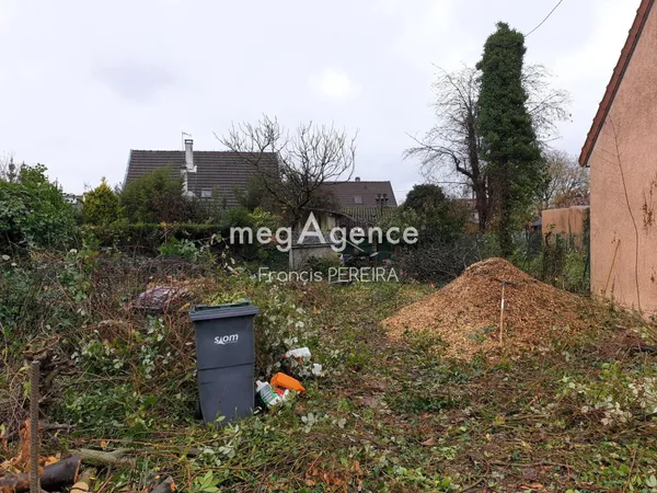 Terrain plat dans un agréable quartier pavillonnaire 