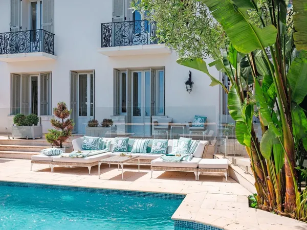 VILLA BELLE ÉPOQUE VUE MER ET VILLAGE MÉDIÉVAL 