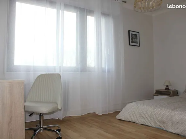 Chambre dans grand appartement 81m² 