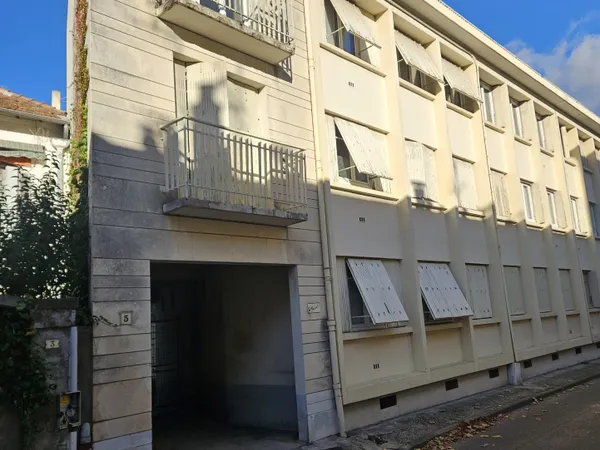 CENTRE VILLE - APPARTEMENT T2 44.45m2 - CAVE - GARAGE 