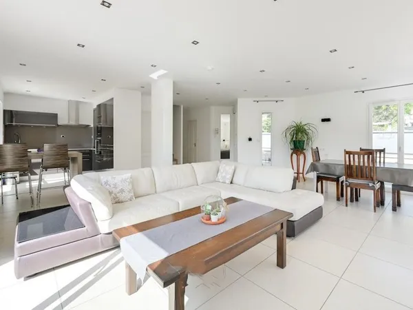 MASSIEUX - VILLA Contemporaine 115 m² avec double garage - Vue dégagée & environnement 
