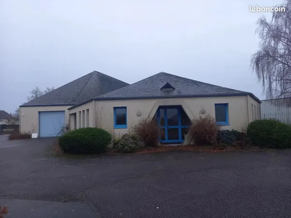 Bureaux 580 m² Louverné 