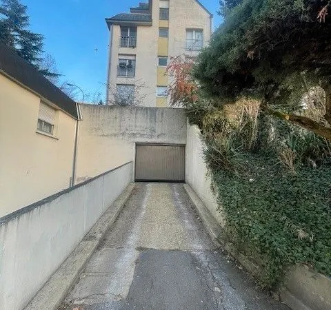 Parking/box 12 m² L HAY LES ROSES 