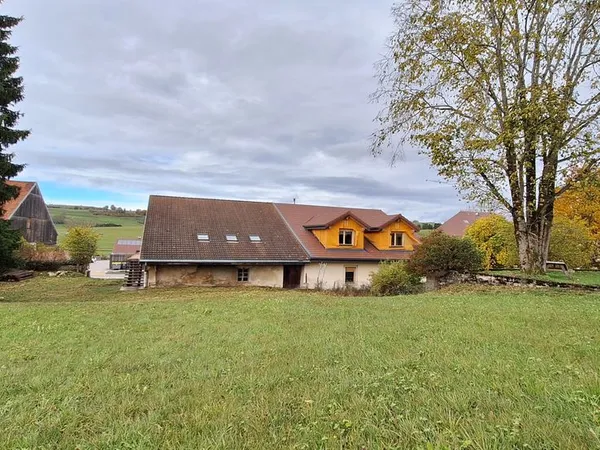 Ferme à rénovée à Métabief sur 1536m² de terrain constructible 