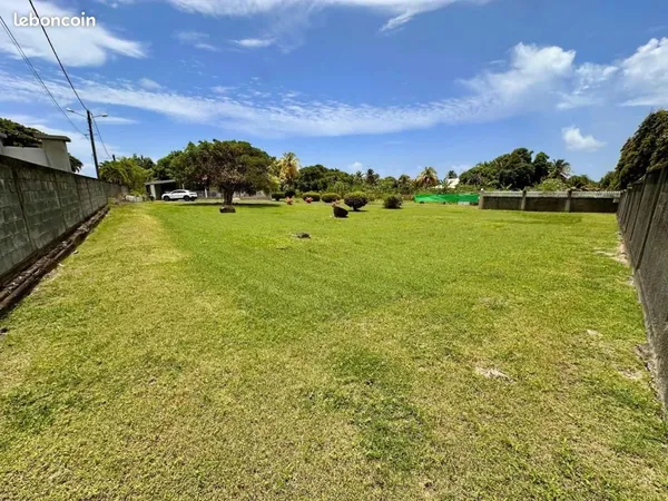 Terrain 854 m² Petit Bourg 