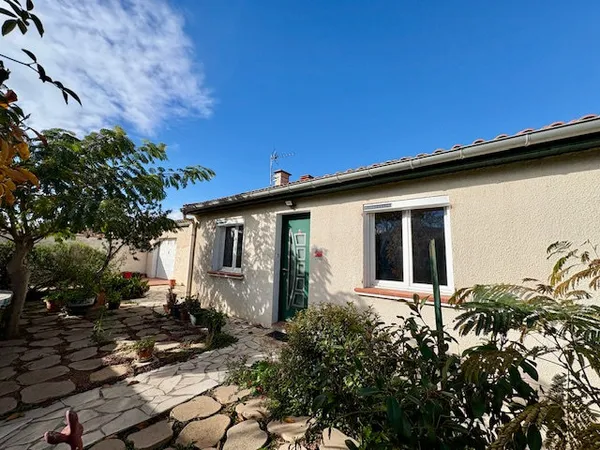 Maison plain pied, 4 pièces, garage, terrain clos 