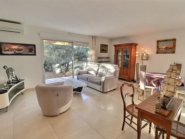 Appartement Marseille 8ème 4 pièces 88 m2 au pied des collines avec terrasse, jardin et garage 