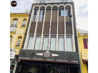 A LOUER LOCAL COMMERCIAL / PROFESSIONNEL / BUREAUX EN ETAGE 