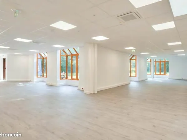 Local d'activité 423 m² 