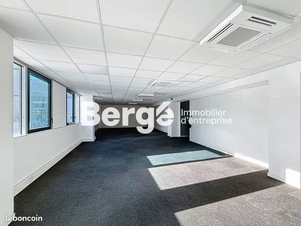 Bureaux 81 m² 