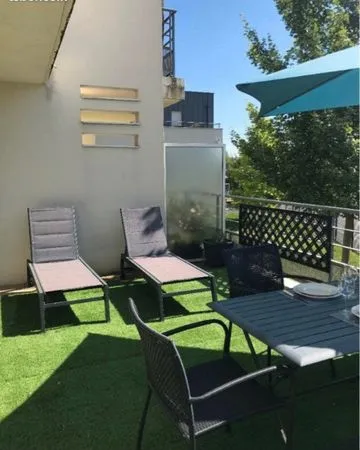 Studio avec terrasse + cave + parking 