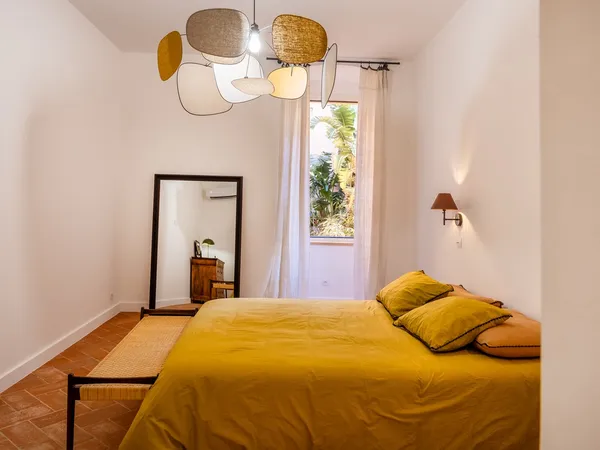 Loue appartement 125m² 3 chambres citadelle de Bastia. Bien rénové, meublé dans un immeuble 