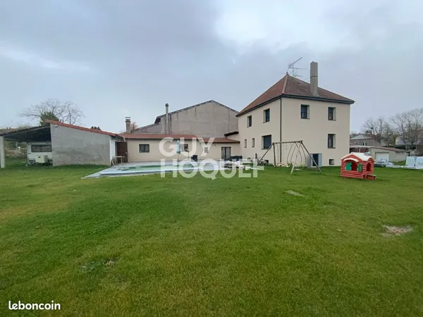 Propriété 8 pièces 177 m² 