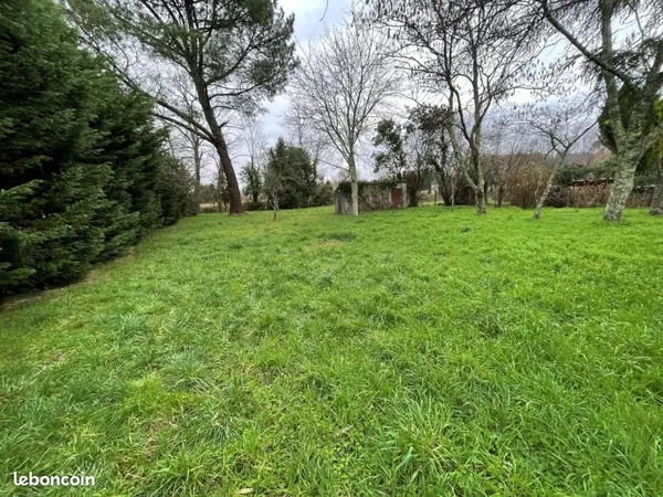 Terrain 760 m² Salles 