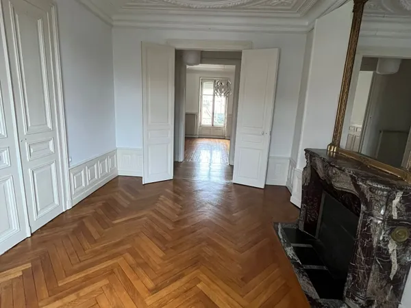 Loue appartement 105m² 