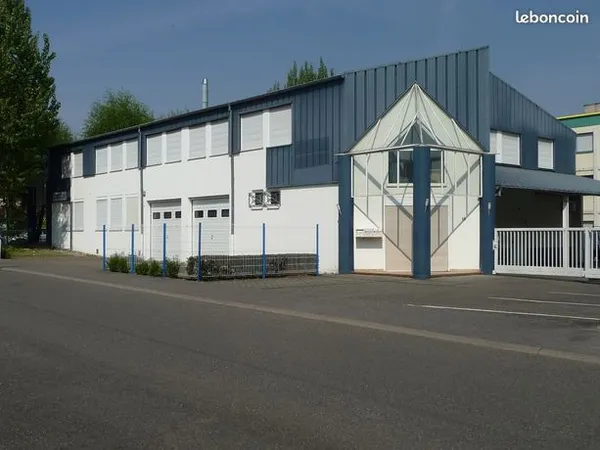 Local commercial 900 m² 