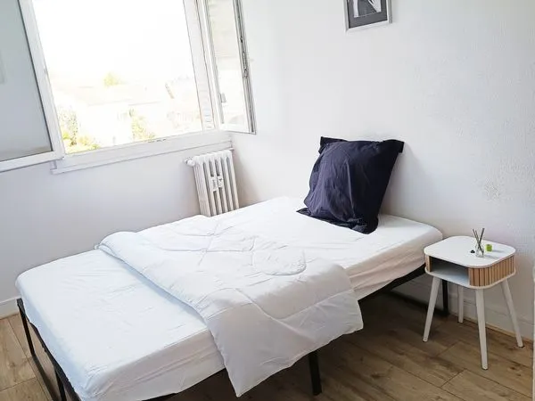 Chambre meublée - Clair Soleil 400 CC 