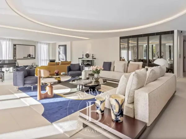 AIX EN PROVENCE CENTRE - LUXUEUX APPARTEMENT 3 CH - TERRASSE ET 