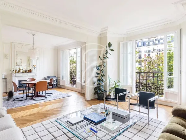 Paris 18e - JULES JOFFRIN / SQUARE DE CLIGNANCOURT - Appartement 