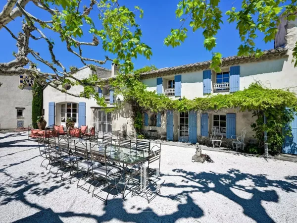 Entre Aix-en-Provence, Lourmarin et Avignon - Authentique mas pr 