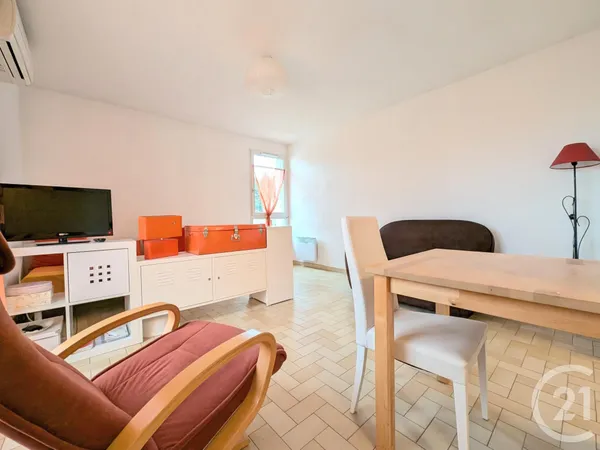 Studio 1 pièce 28 m² 