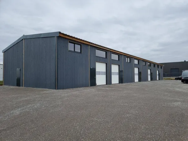 Local d'activité 150 m² 