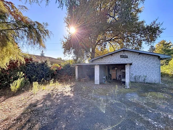 Léognan - Maison avec fort potentiel sur parcelle de 2 740 m² 