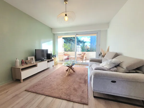 LOCATION - PAU - Secteur Trespoey / Allées de Morlaàs : Appartement T3 de 80 m² dans une 