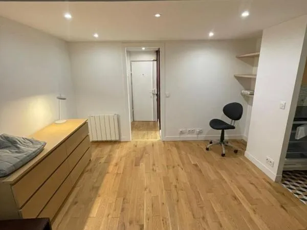 Studio - 23.98m ² 