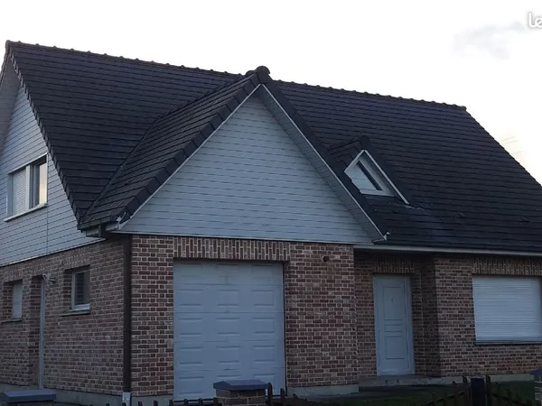 Maison 3 chambres, 2 sdb, garage, terrain 