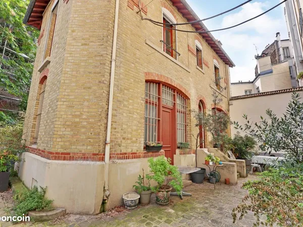 Studio 5 pièces 140 m² 