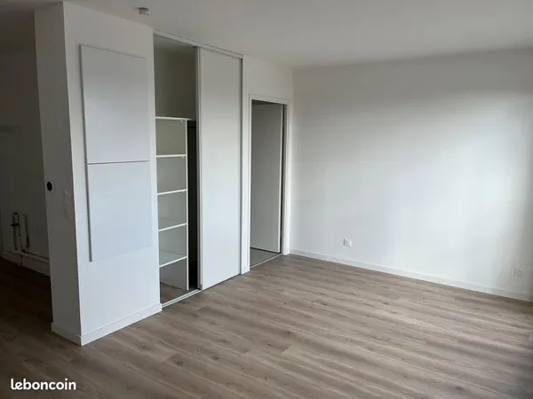 Studio meublé à louer 