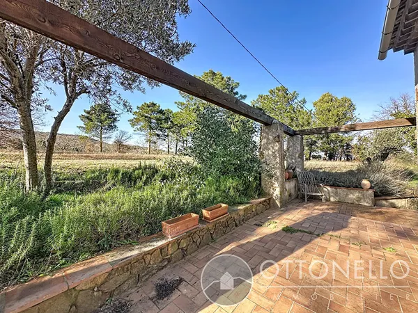Maison Roquebrune sur Argens 54,11 m2 avec garage sur un terrain de 13 363m2 