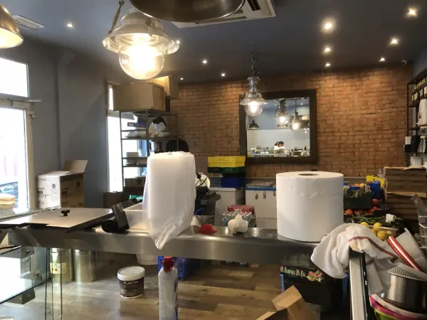 Boutique à louer sans pas de porte 