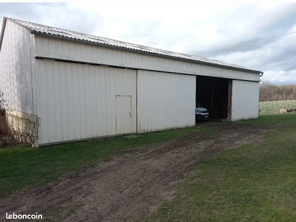 Hangar 440m2 et maison 160m2 