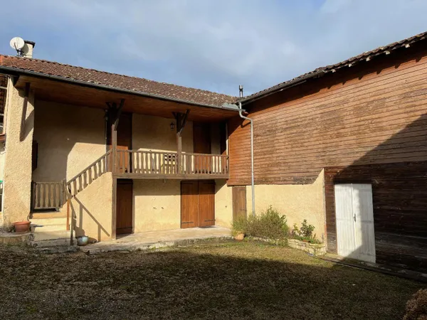 Maison en pierres à vendre à Chein Dessus, 100m² habitables, terrain 325m², 4 chambres, 