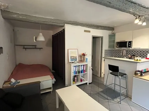 Studio avec cour privée intra muros 
