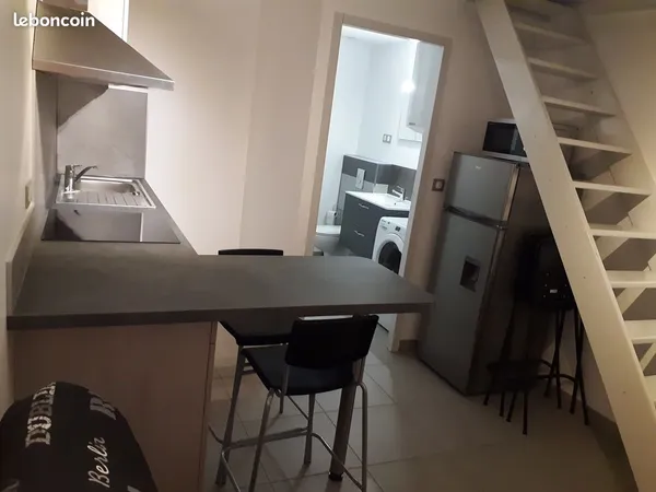 T1 en duplex Meublé REFAIT A NEUF 