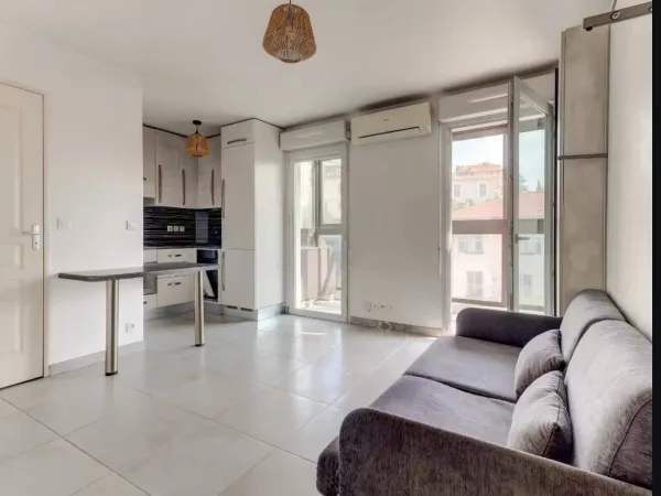 Location studio meublé 25m² avec parking 