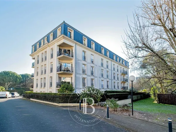 Bordeaux Saint-Seurin - Appartement de 137 m² - Ascenseur - Terrasses - Garage 