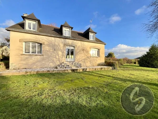 Maison traditionnelle de 133 m² - 4 chambres - Terrain 930 