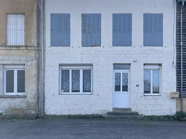 Située dans le village du Chesnois-auboncourt 