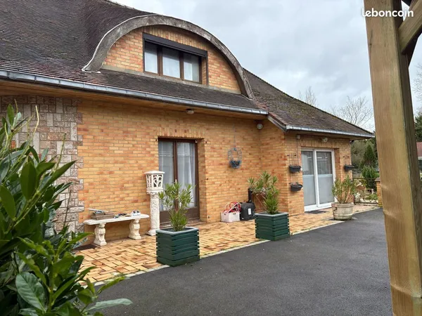 Maison 8 pièces 219 m² 