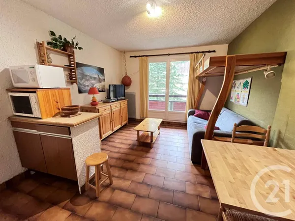 Studio 1 pièce 25 m² 