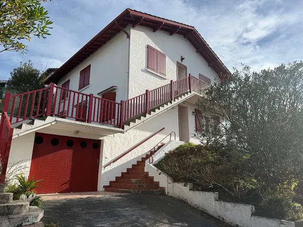MAISON COMPRENANT DEUX APPARTEMENTS 