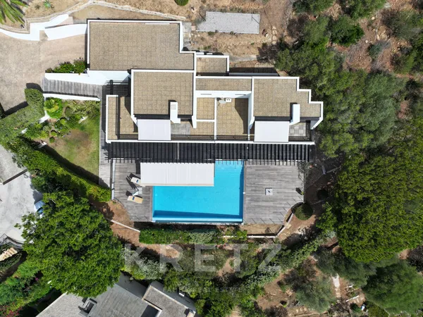 Villa d'architecte avec piscine et vue mer 