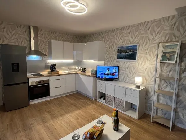 Appartement T1 31m2 situé à 50 métres de la plage de la Hoguette. Bail 3 ans renouvelable 